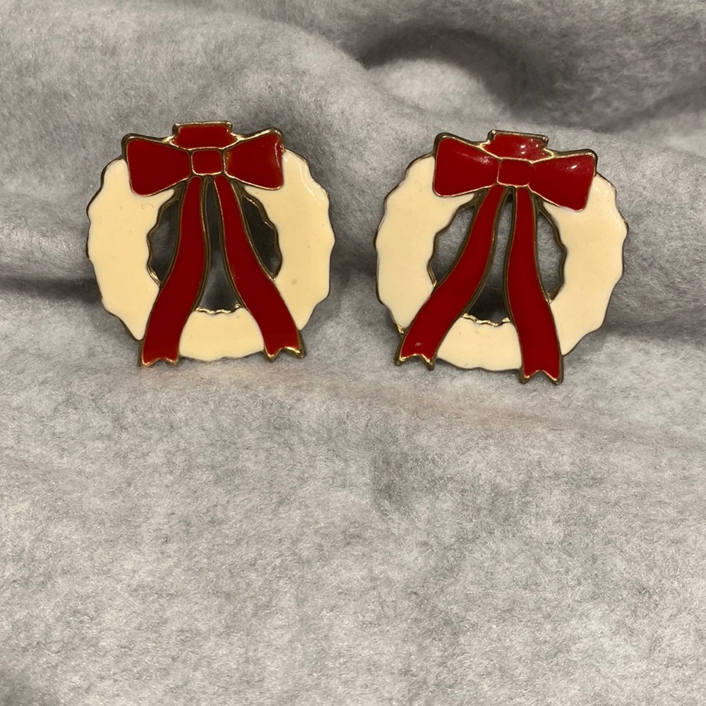 Christmas Wreath Vintage Red and Cream Enamel pierced Earrings EUC